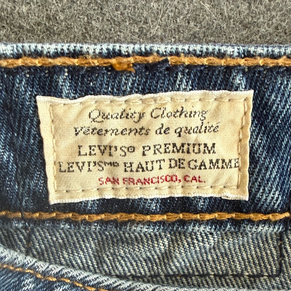 Levi's Premium Classic Blue Jeans - Picture 2 of 11